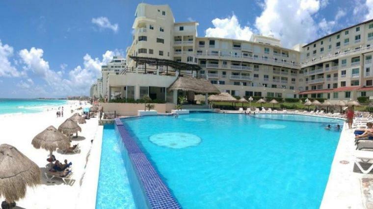 Ocean Front Suite, Balcony, Kitchen. Канкун Екстер'єр фото